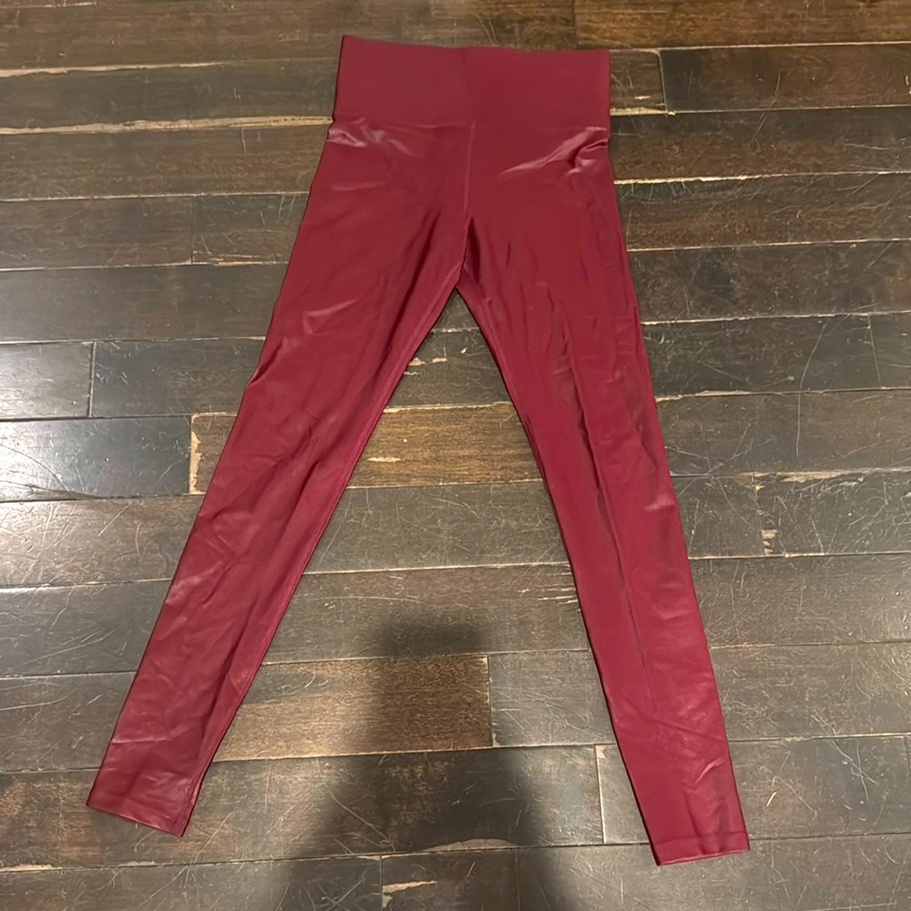Carbon 38 size SM burgundy leggings. Worn twice and in perfect condition.
